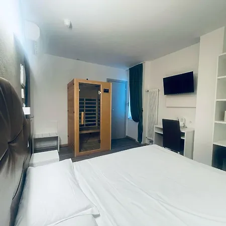 Hotel Holiday-2